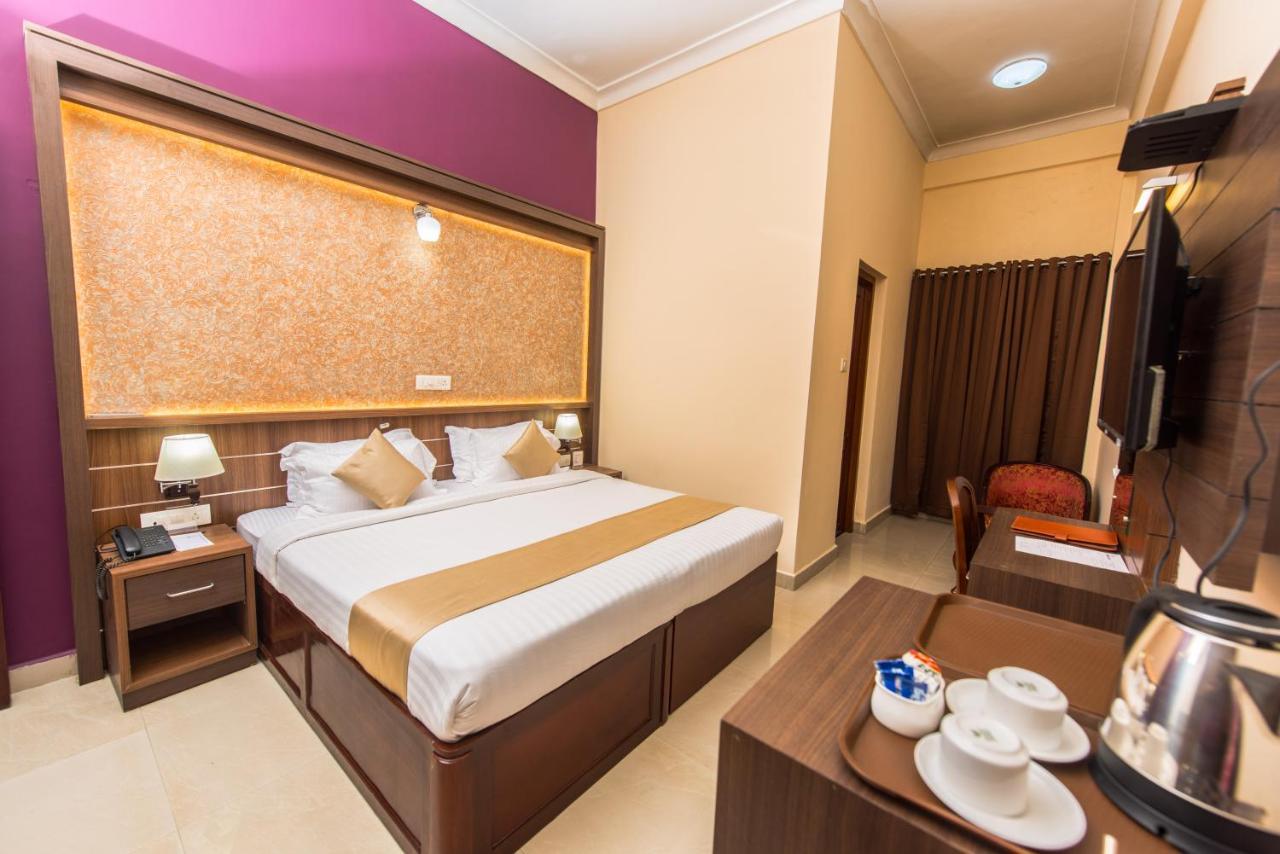 Kallada Golden Hotel Thrissur Esterno foto