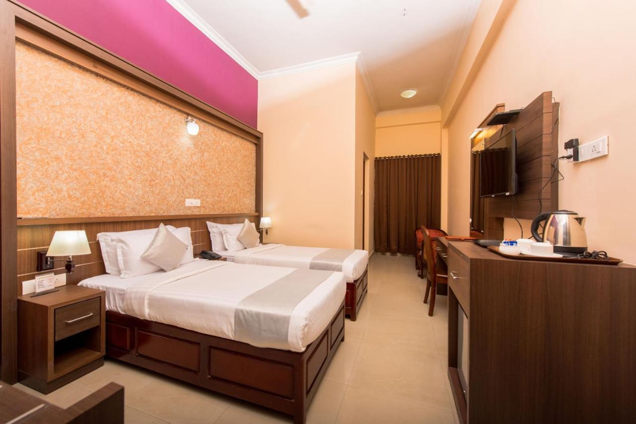 Kallada Golden Hotel Thrissur Esterno foto