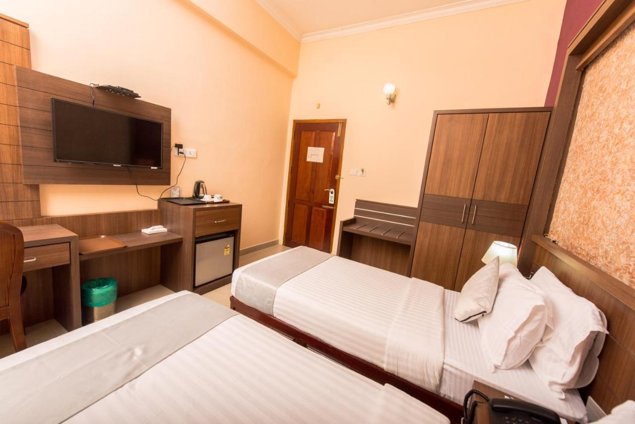 Kallada Golden Hotel Thrissur Esterno foto