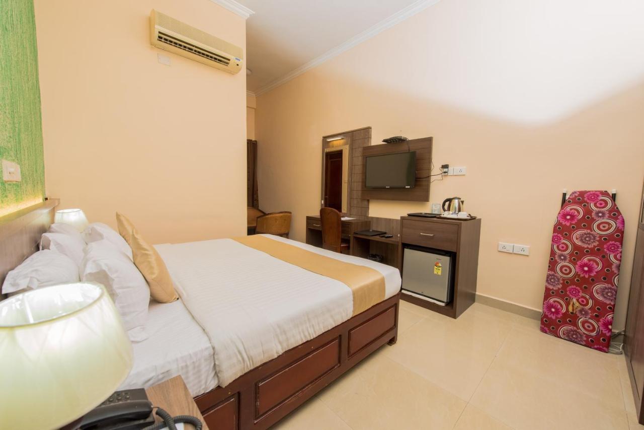 Kallada Golden Hotel Thrissur Esterno foto