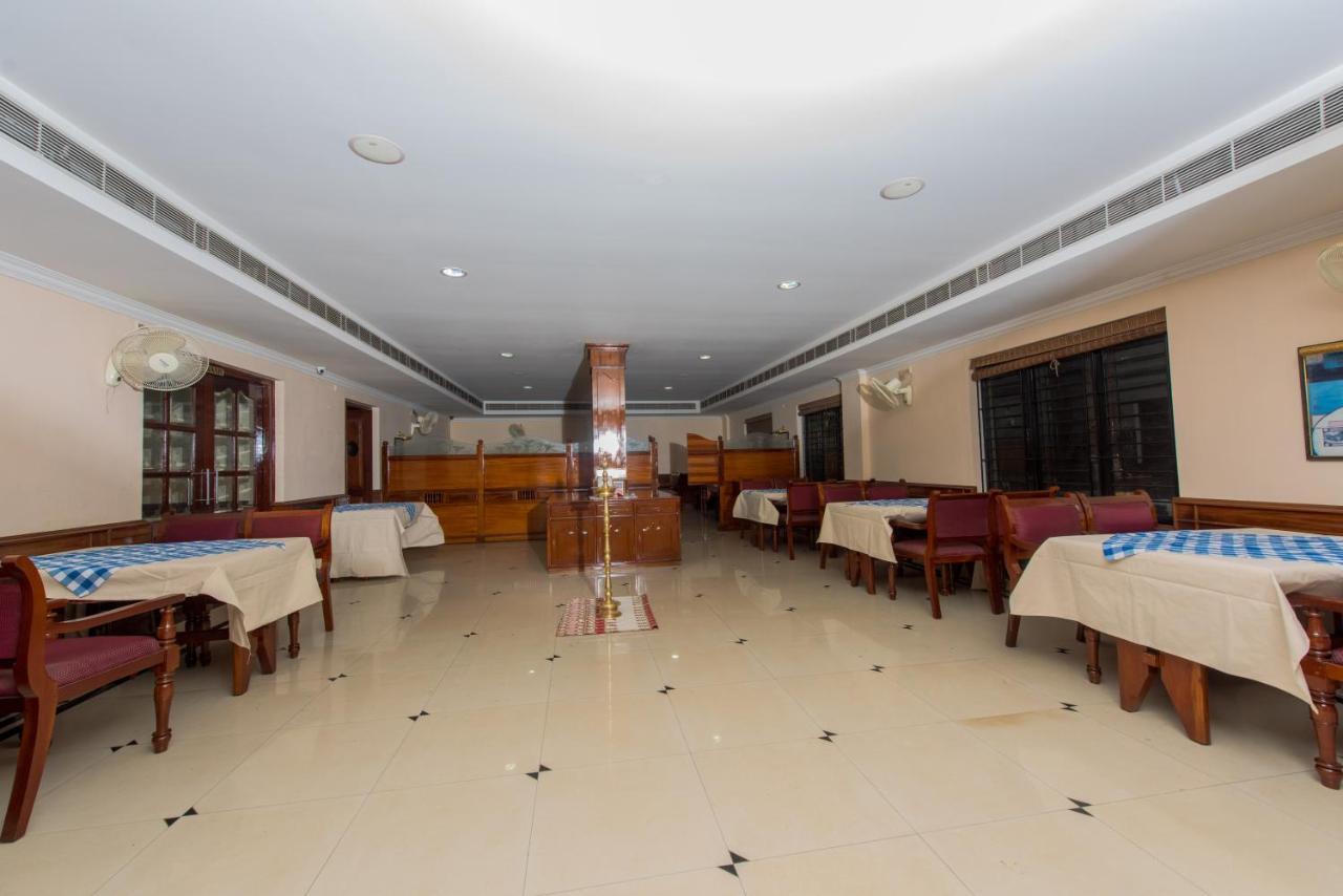 Kallada Golden Hotel Thrissur Esterno foto