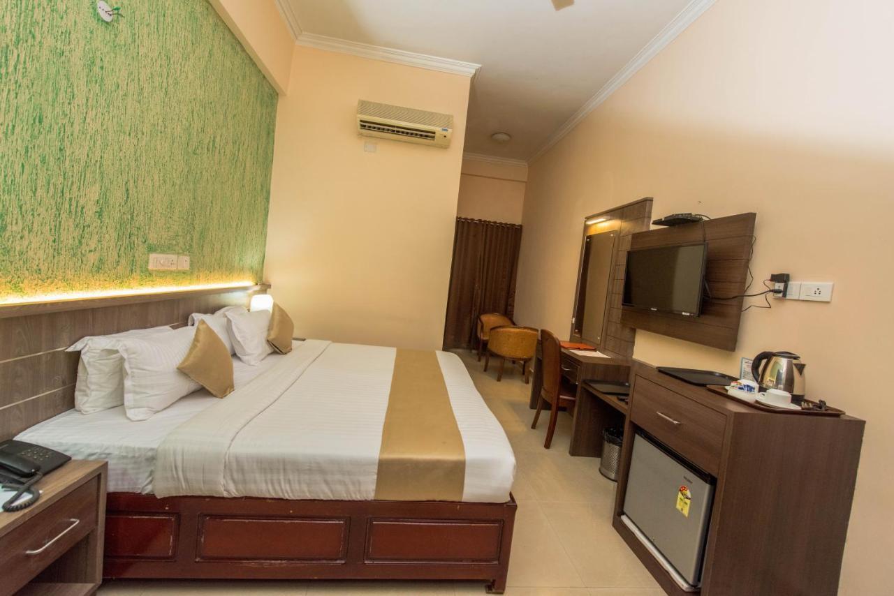 Kallada Golden Hotel Thrissur Esterno foto