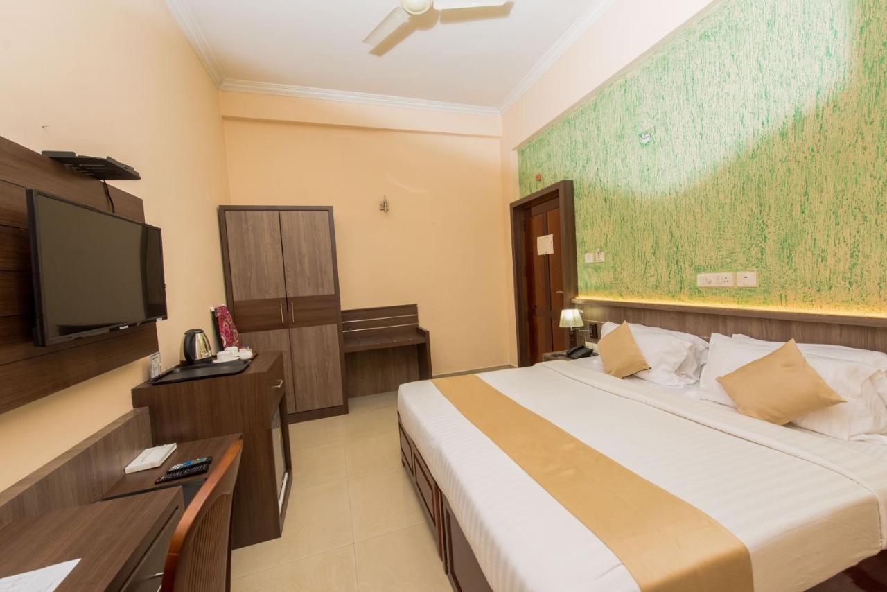 Kallada Golden Hotel Thrissur Esterno foto