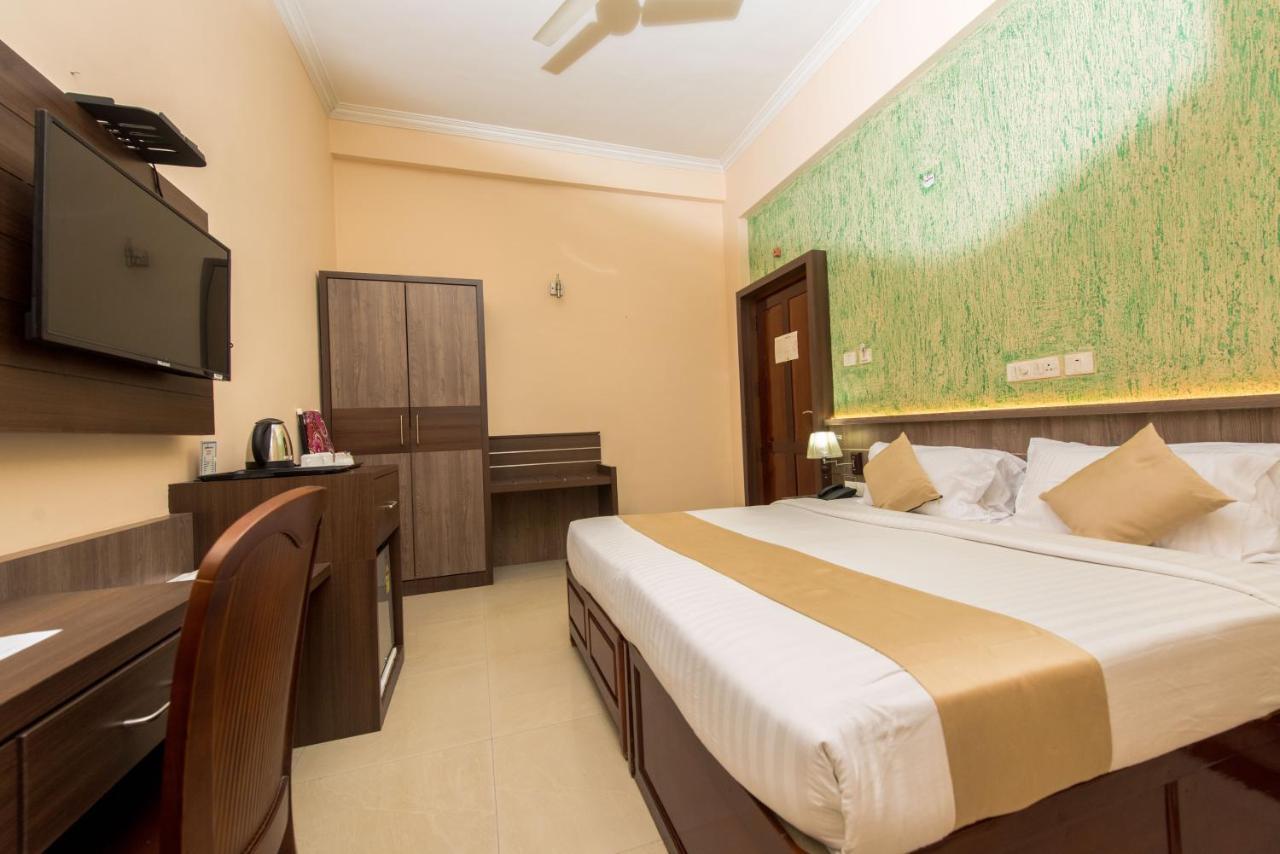 Kallada Golden Hotel Thrissur Esterno foto